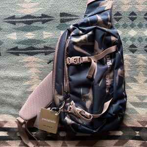 NWT Patagonia Crossbody Atom Sling - 8L Tropical Bird Pattern